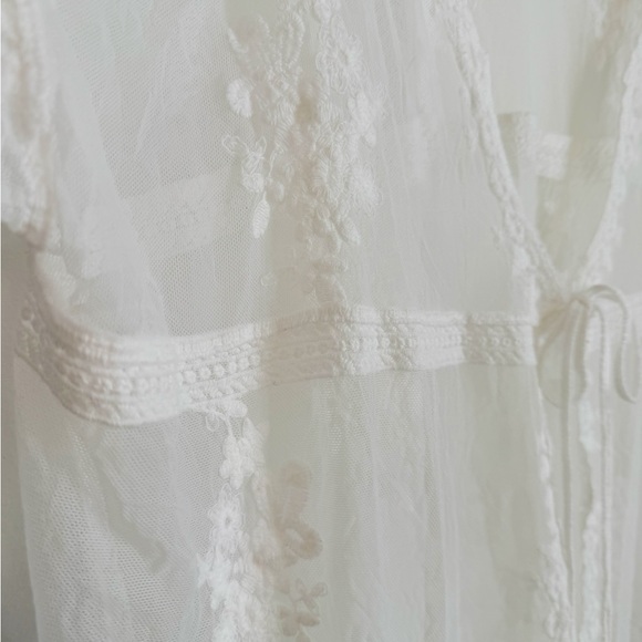 Elegant Sheer Lace Robe - White - Picture 6 of 12